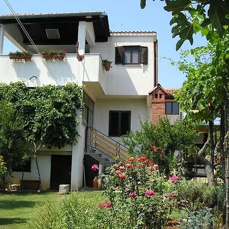 Apartman 1 *